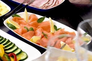 Desayuno buffet todos los días (con cargo)