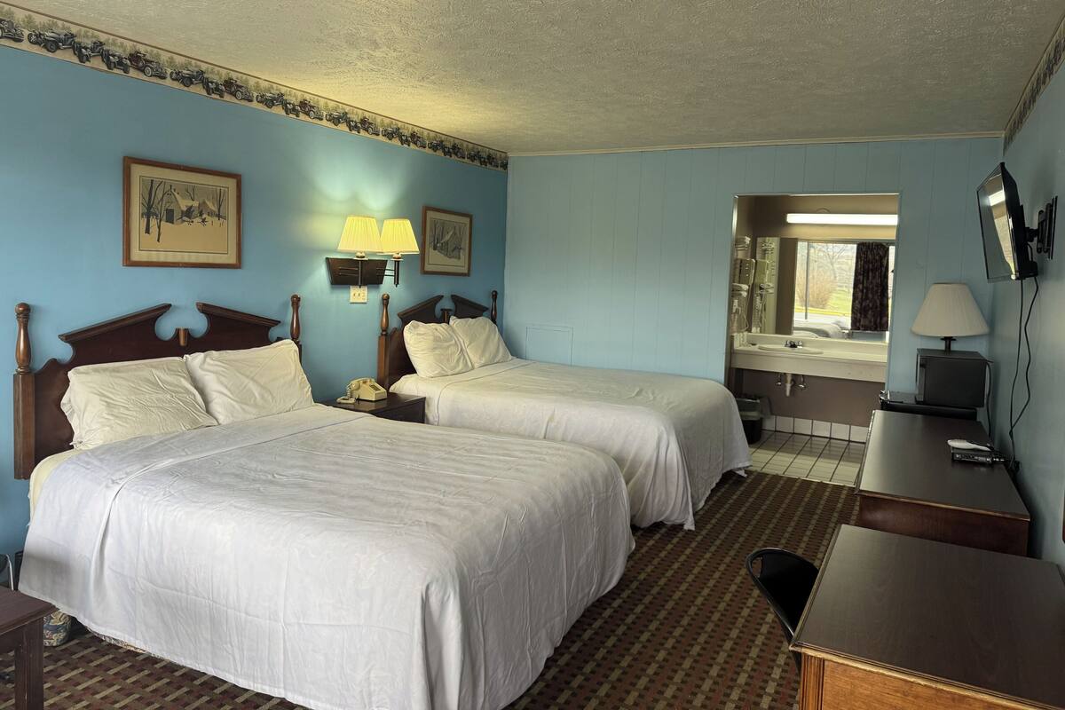 Desk, iron/ironing board, free WiFi, bed sheets