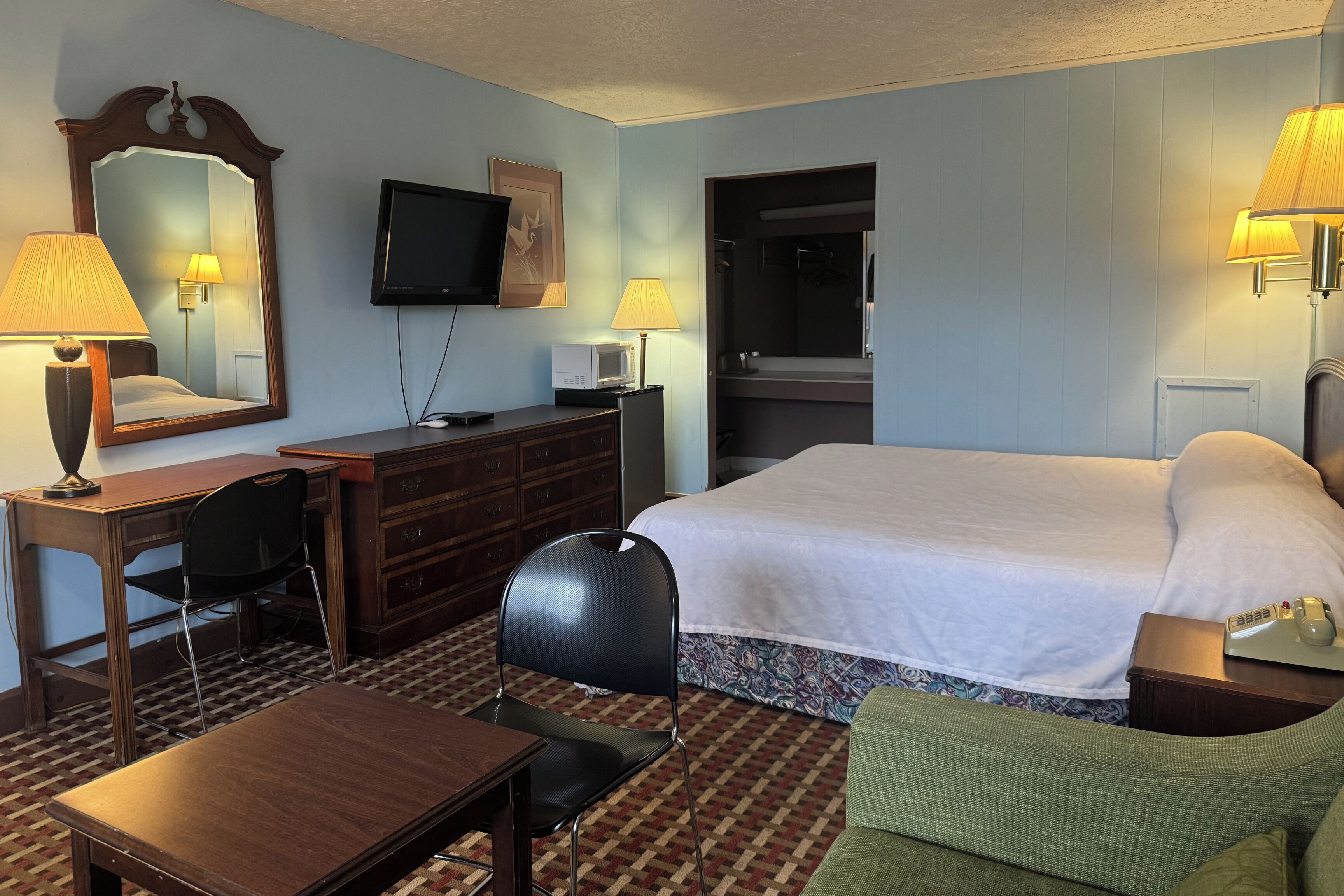 Desk, iron/ironing board, free WiFi, bed sheets