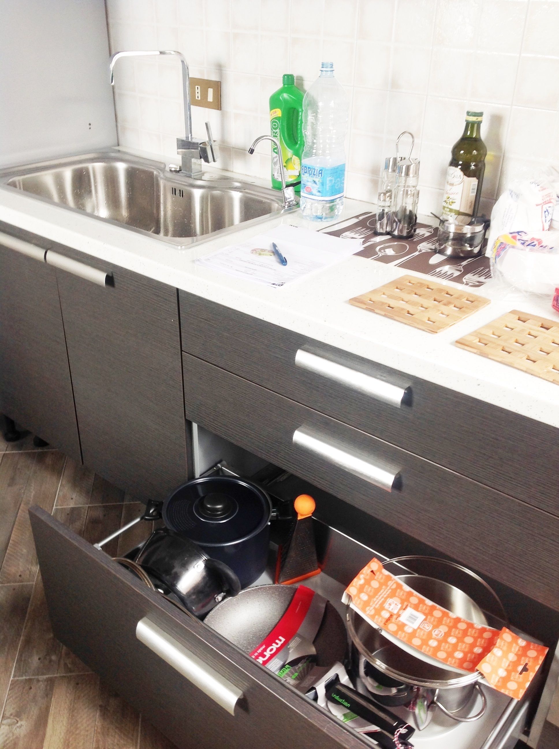 Casa familiare, 3 camere da letto, cucina, ad angolo | Cucina privata | Frigorifero, microonde, piano cottura, pentole/stoviglie/utensili