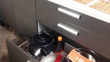 Casa familiare, 3 camere da letto, cucina, ad angolo | Cucina privata | Frigorifero, microonde, piano cottura, pentole/stoviglie/utensili