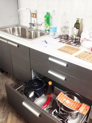 家庭独立别墅, 3 间卧室, 厨房, 转角 | 私人厨房 | 冰箱、微波炉、炉灶、厨具/餐具