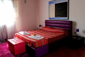 1 bedroom, Frette Italian sheets, down duvets, Select Comfort beds - Casa Vacanza Bellini (Palermo)