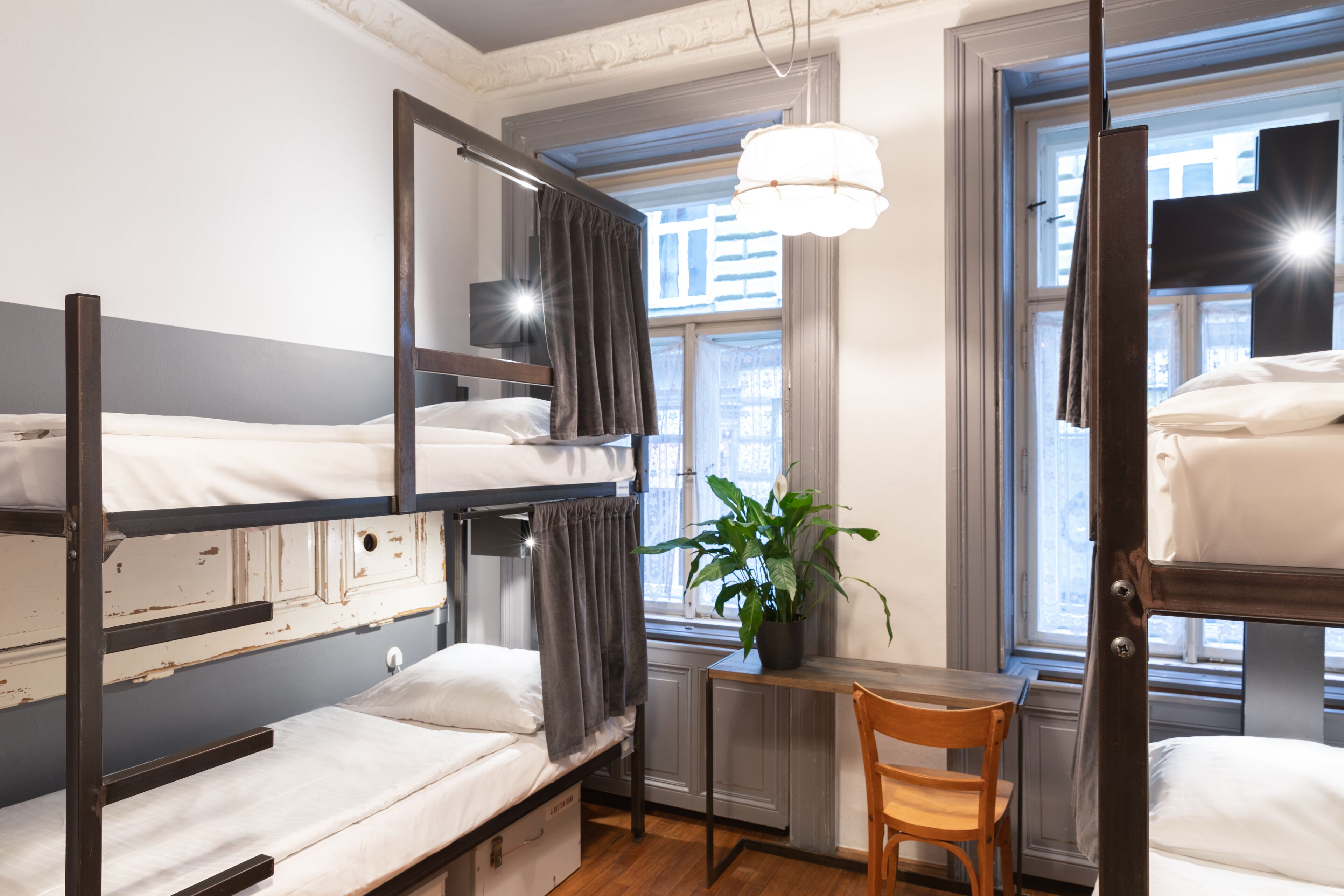 quadruple room | in-room safe, soundproofing, free wifi, bed sheets