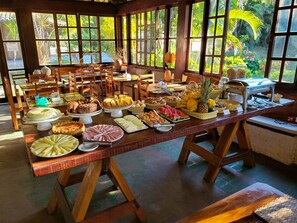 Tägliches inbegriffenes Frühstücksbuffet