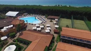 An aerial view of a resort with a swimming pool, sun loungers, and a tennis court. - Nicotera Beach Village (Nicotera Marina)
