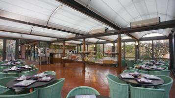 Daily buffet breakfast (EUR 6 per person)