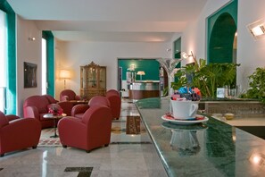 Área de estar no saguão