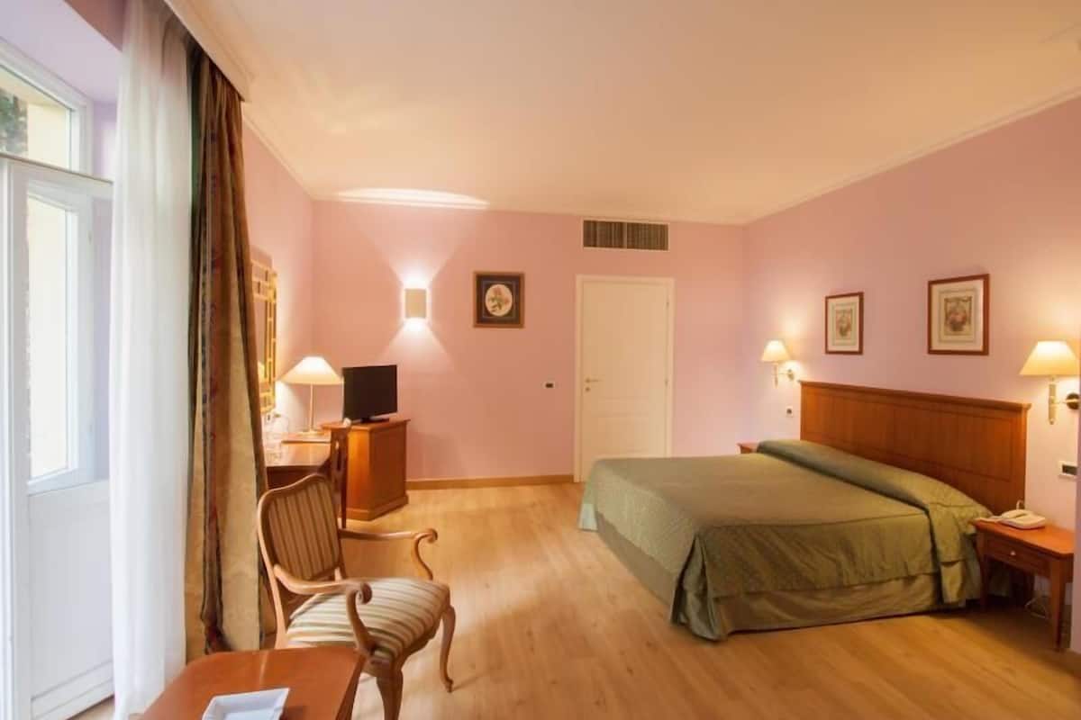 Minibar, in-room safe, desk, soundproofing