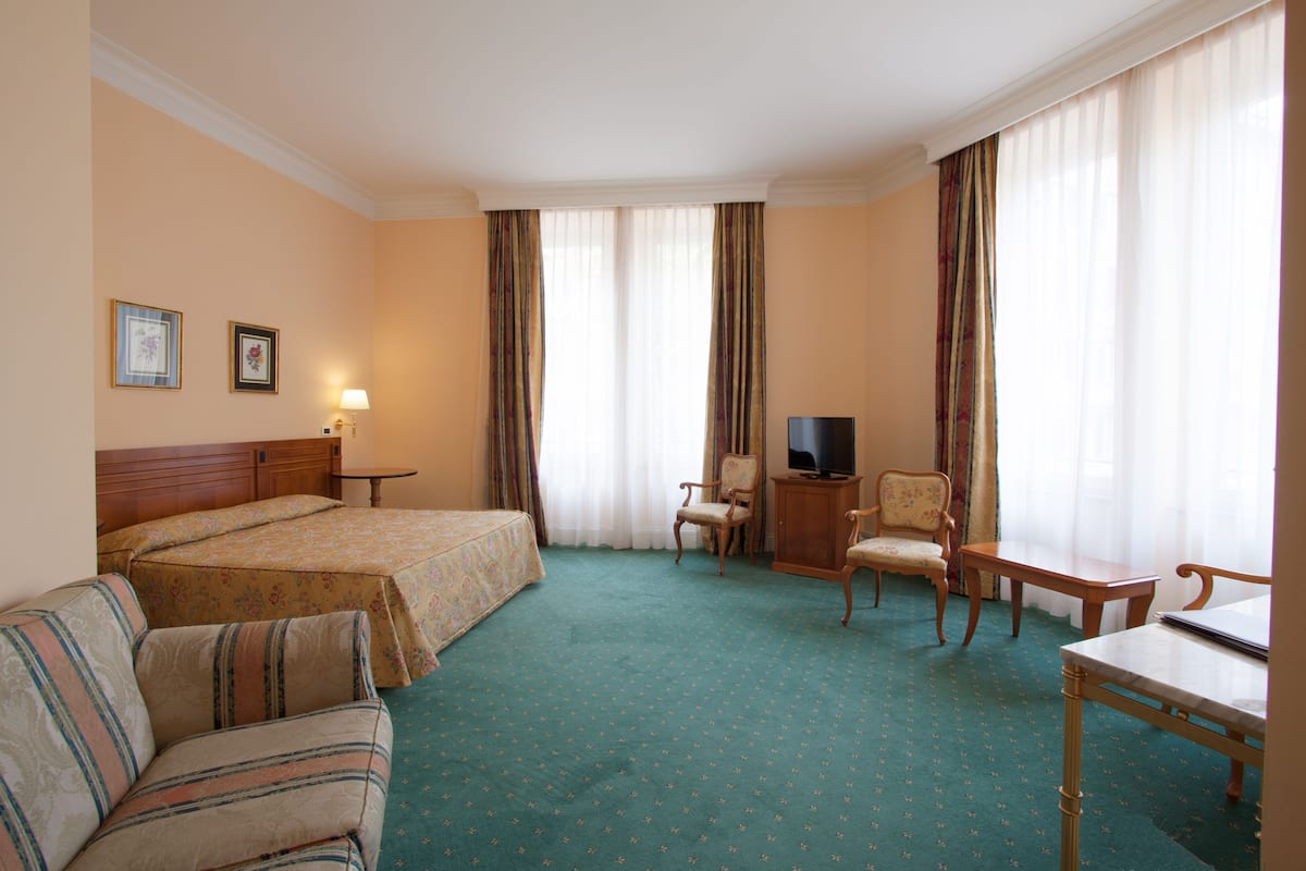 Minibar, in-room safe, desk, soundproofing