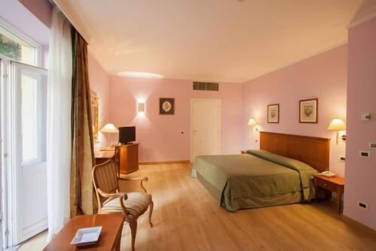 Minibar, in-room safe, desk, soundproofing