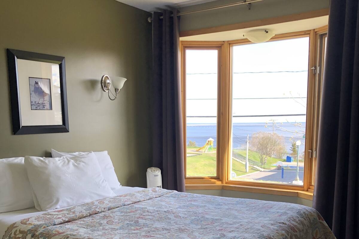 Standard Double Room, 1 Queen Bed, River View