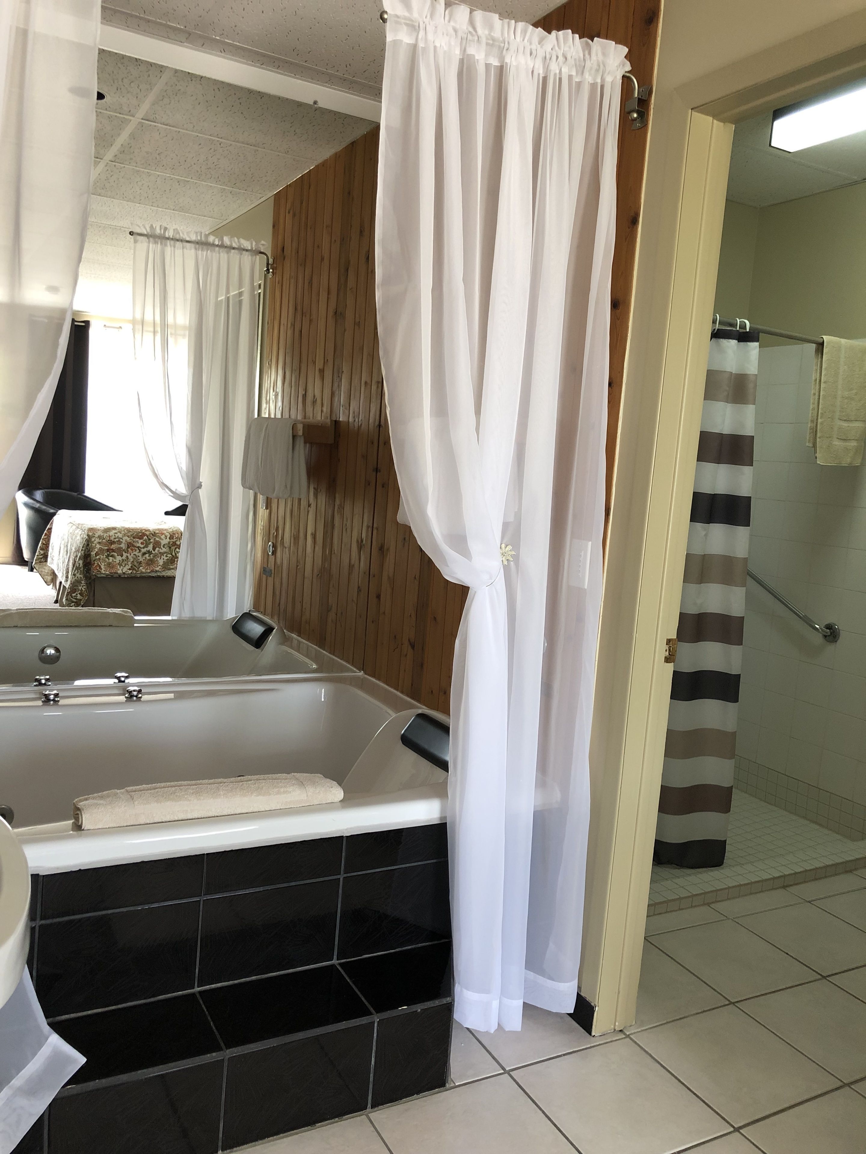 superior double room, 1 queen bed | bathroom | combined shower/bathtub, free toiletries, hair dryer, towels