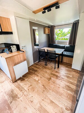 Bungalow, 2 Bedrooms (Venus) | Living area | Table tennis - Camping 3 Estrellas (Gava)