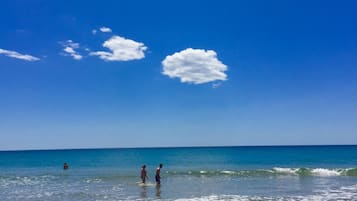 白沙、風浪板、獨木舟
