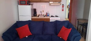 Family Apartment, 1 Bedroom | Private kitchenette | Mini-fridge, microwave, coffee/tea maker - Model Towne Inn (Gwinn)