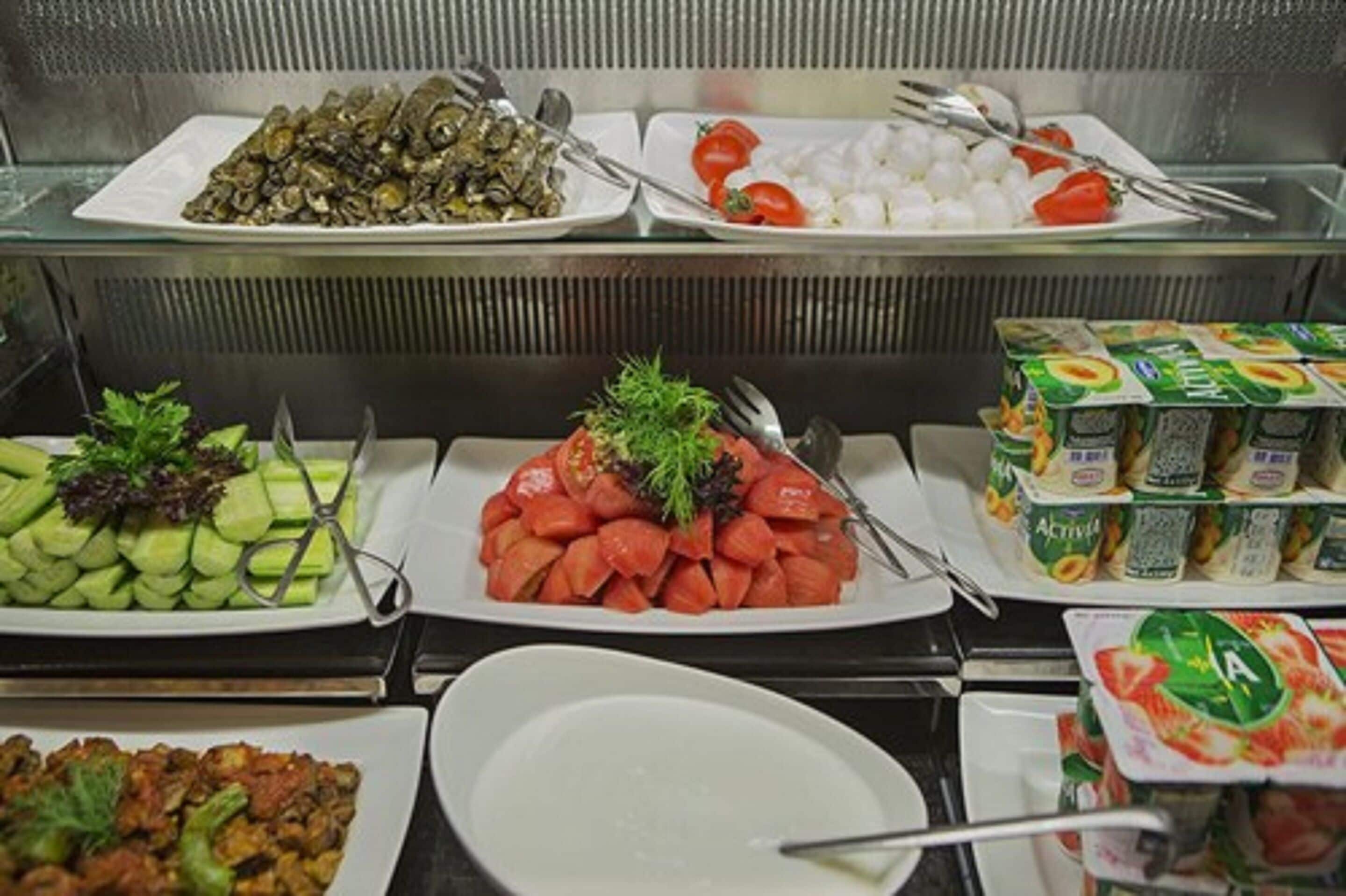 Café da manhã com buffet todos os dias mediante uma taxa
