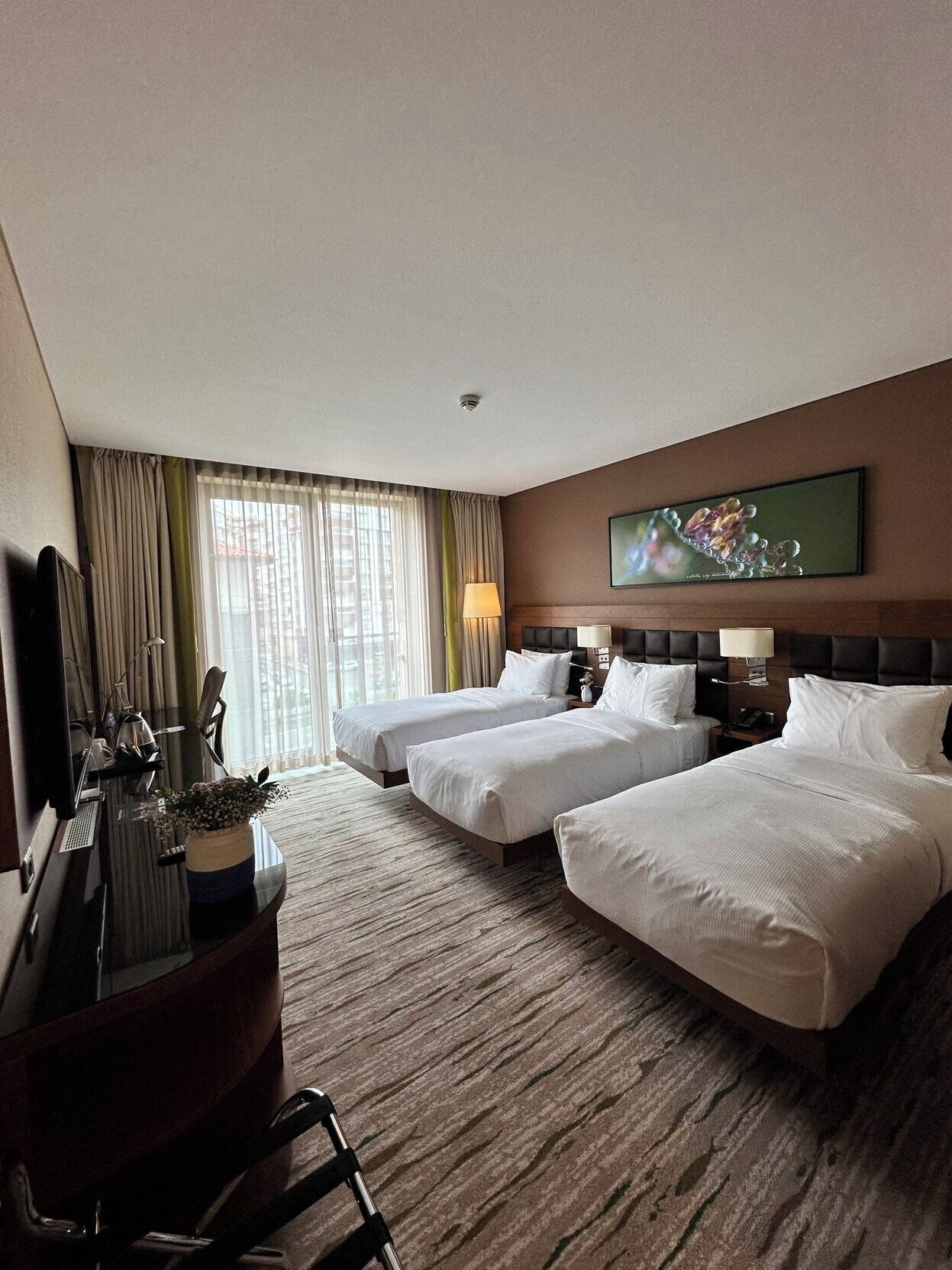 1 bedroom, premium bedding, down comforters, Select Comfort beds