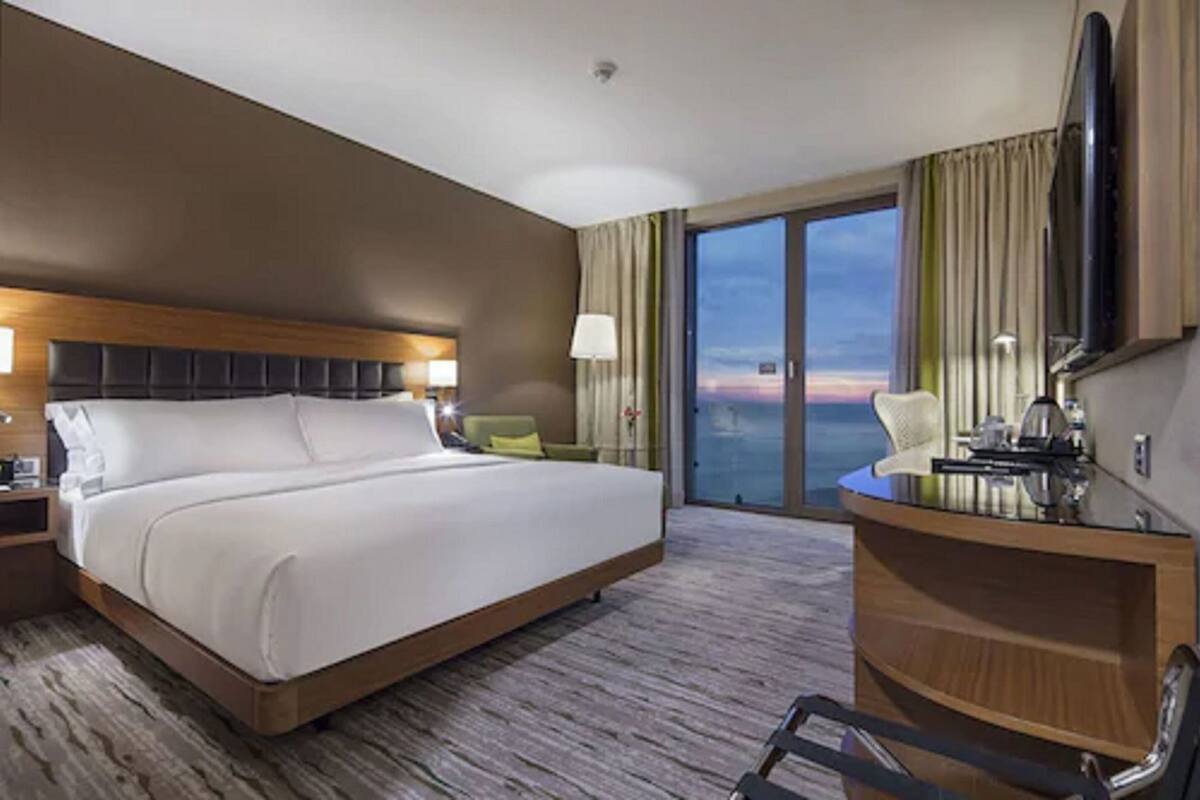 1 bedroom, premium bedding, down comforters, Select Comfort beds