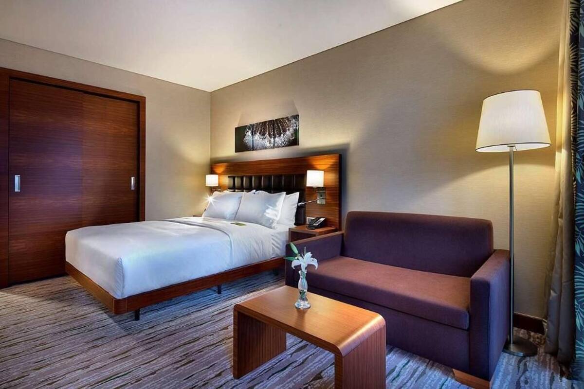 1 bedroom, premium bedding, down comforters, Select Comfort beds