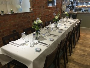 Lunch and dinner served, British cuisine