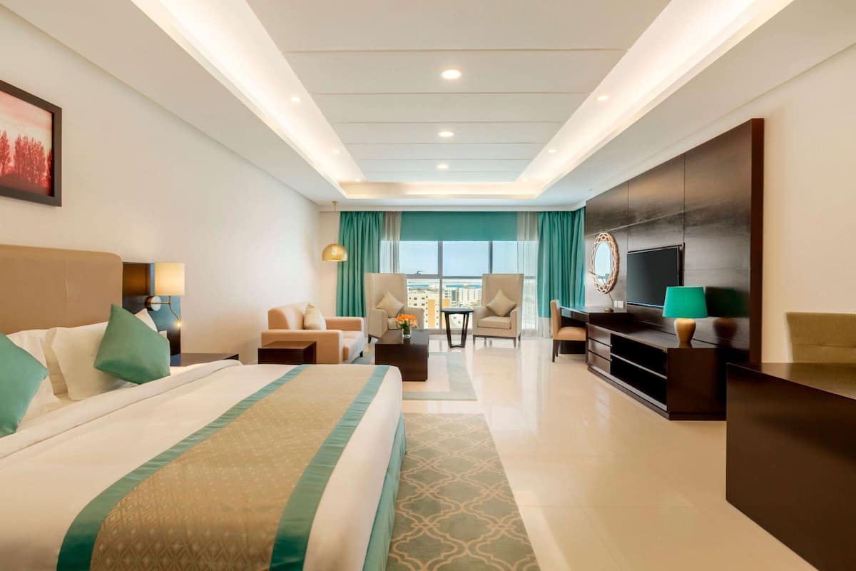Premium bedding, minibar, in-room safe, desk