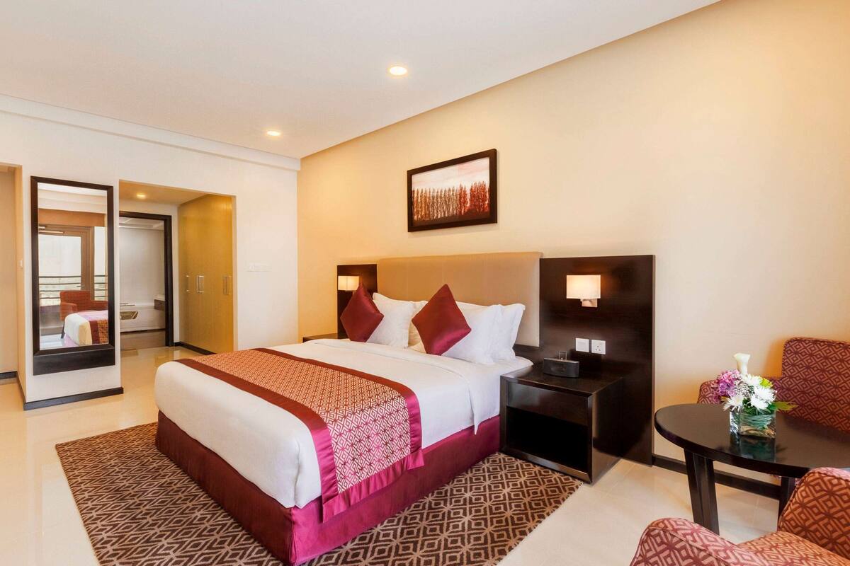 อพาร์ทเมนท์, 3 ห้องนอน, ปลอดบุหรี่ (2 King Beds and 1 Twin Bed) | เครื่องนอนระดับพรีเมียม, มินิบาร์, ตู้นิรภัยในห้องพัก, โต๊ะทำงาน