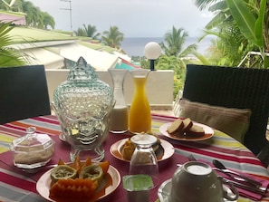Continental breakfast for a fee on weekdays