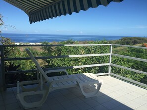 Apartamento clássico, 2 quartos, cozinha, vista para o oceano | Vista do quarto