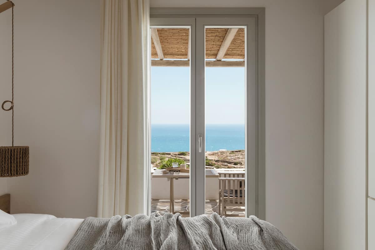 Standard Room, Sea View | Minibar, in-room safe, desk, soundproofing