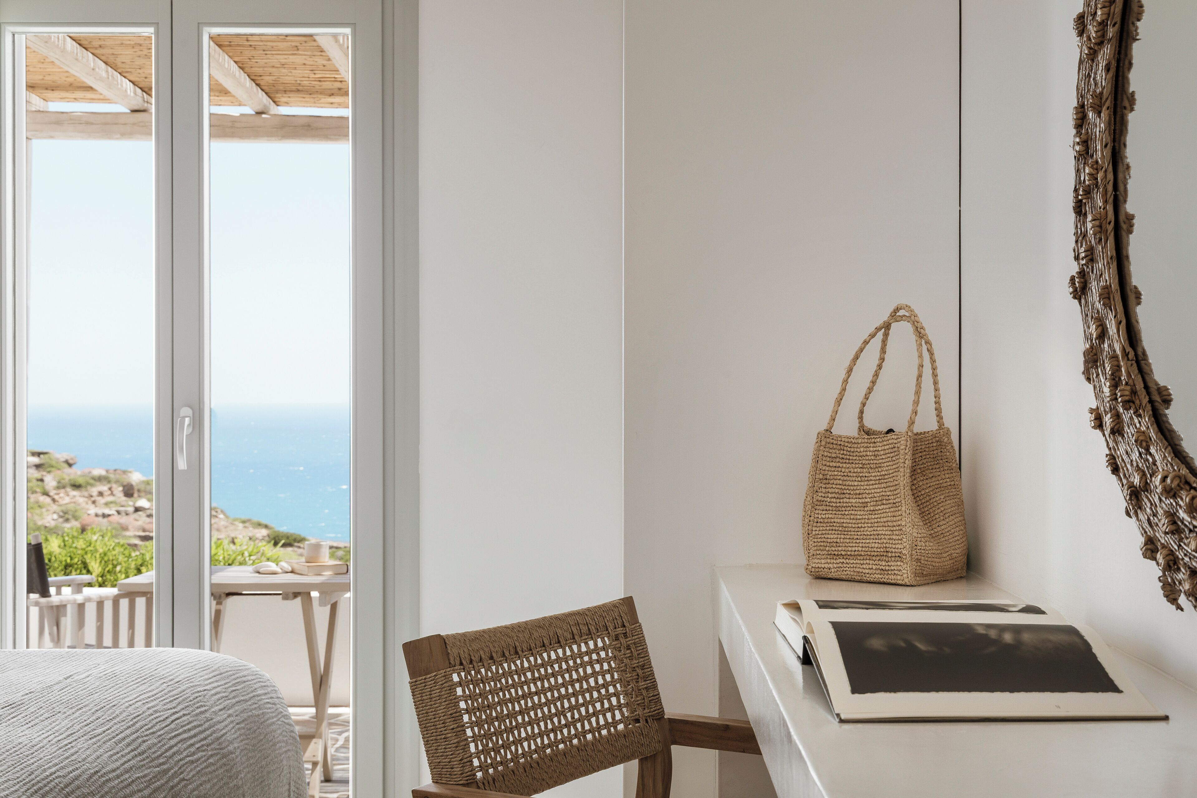 standard room, sea view | 1 bedroom, minibar, in-room safe, desk