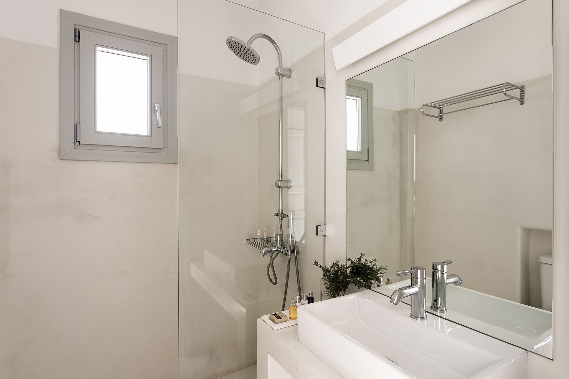 standard room, sea view | bathroom | shower, free toiletries, hair dryer, slippers