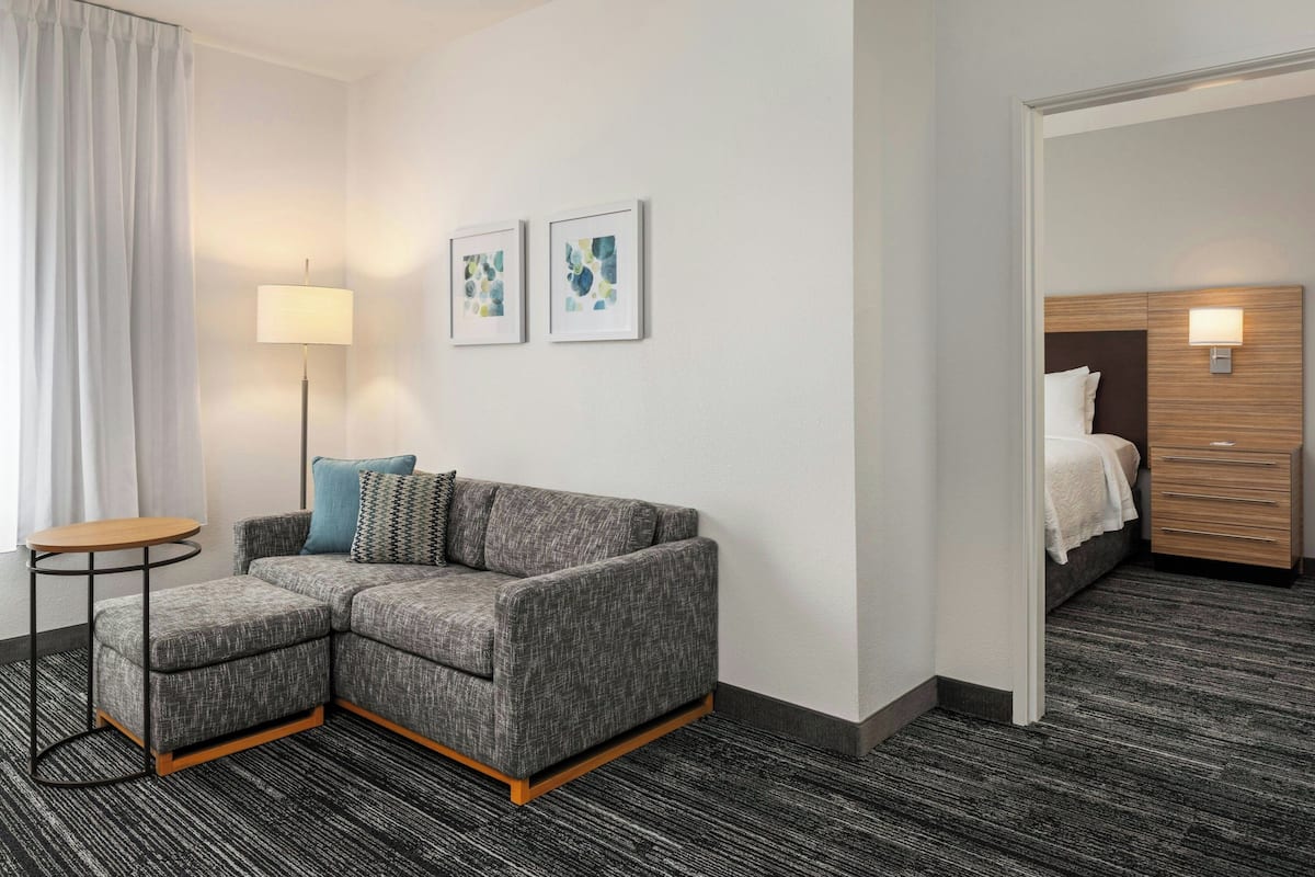 1 Schlafzimmer, hochwertige Bettwaren, Pillowtop-Betten, Schreibtisch