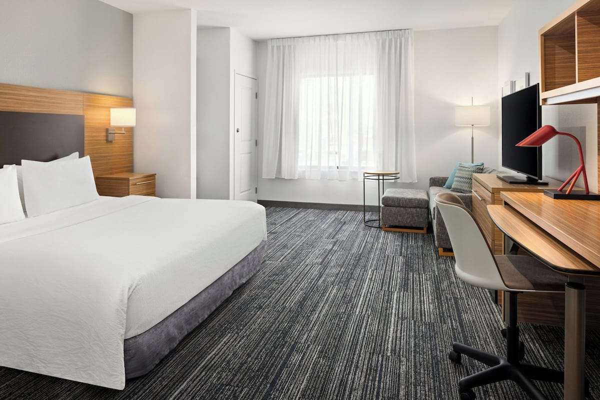 1 Schlafzimmer, hochwertige Bettwaren, Pillowtop-Betten, Schreibtisch
