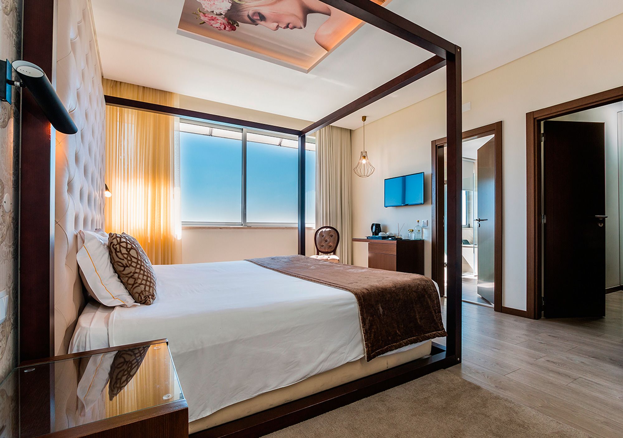 quarto duplo superior | minibar, in-room safe, individually decorated, individually furnished