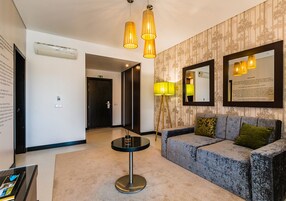 Suite Deluxe | 起居区 | 液晶电视