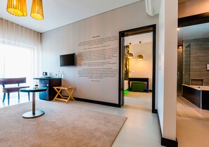 Suite Deluxe | Living room | LCD TV - Lisotel (Leiria)