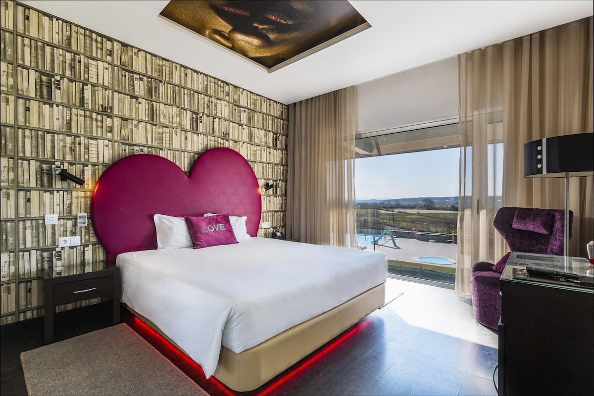 Quarto duplo com banheira de hidromassagem