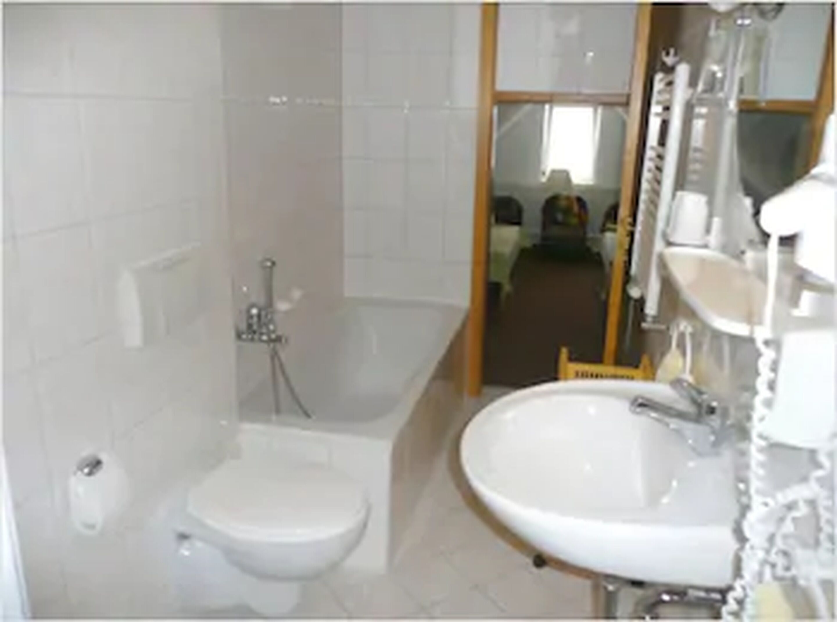 family quadruple room, 2 bedrooms | bathroom | shower, towels