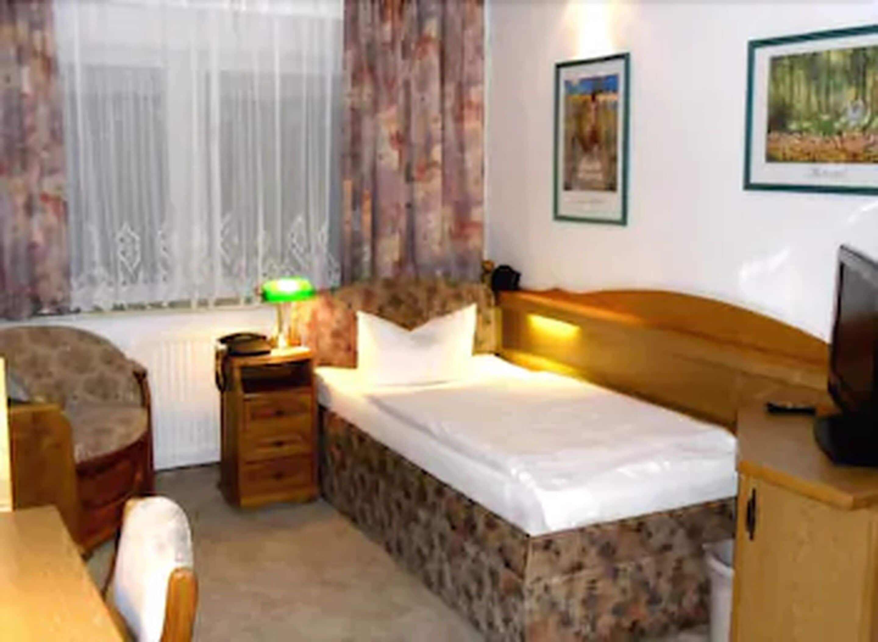 standard single room, 1 single bed | cots/infant beds, free wifi, bed sheets