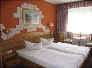 Cribs/infant beds, free WiFi, bed sheets - Hotel Garden (Bautzen)