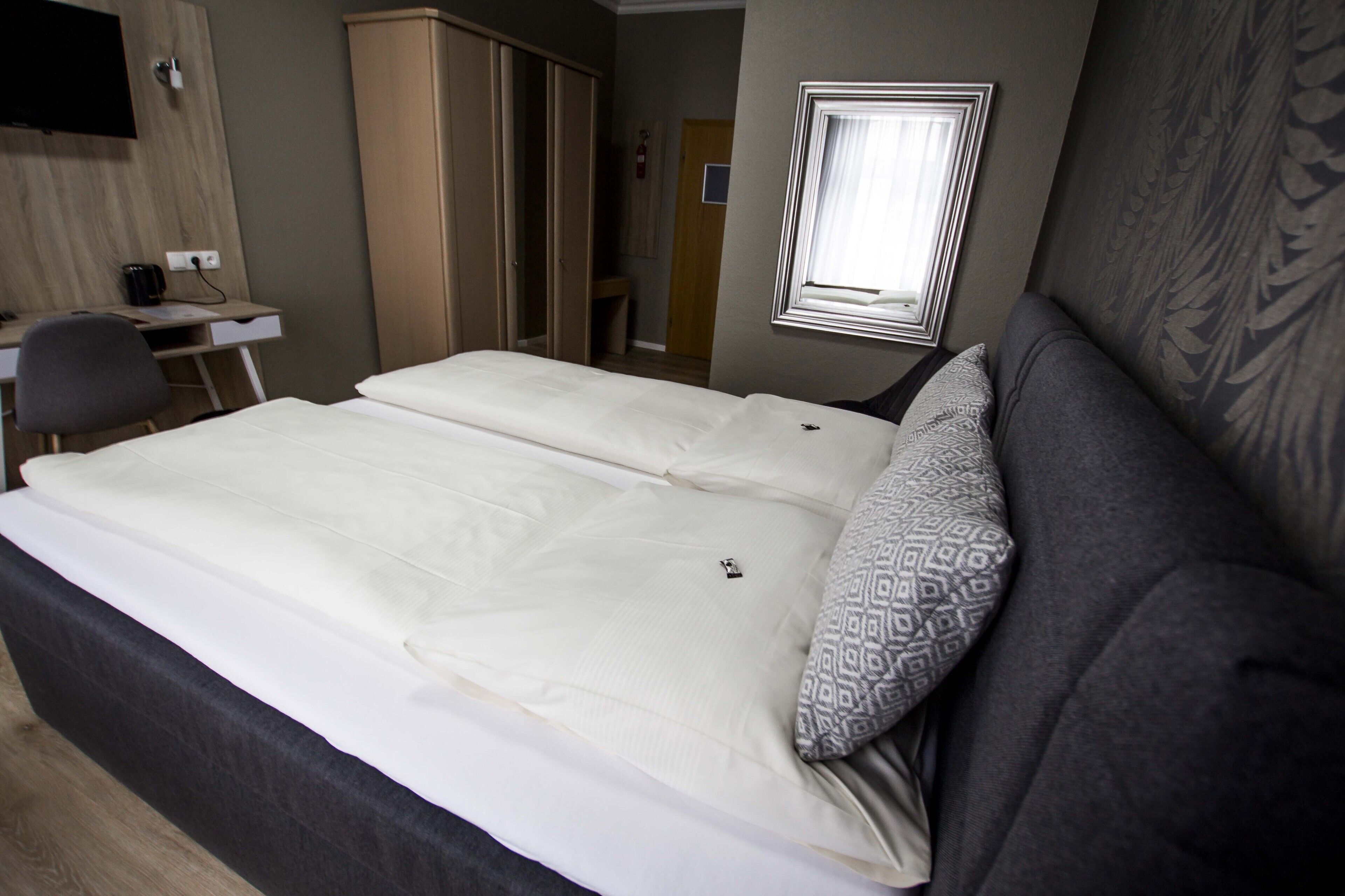 standard double room, 1 double bed | desk, rollaway beds, free wifi, bed sheets