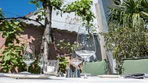 Breakfast and dinner served, Regional cuisine