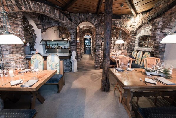 Breakfast and dinner served, Regional cuisine