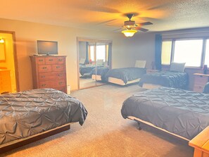Penthouse | Premium bedding, individually decorated, individually furnished - Horseshoe Bay Lodge (Walker)