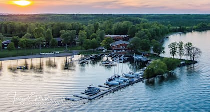 Horseshoe Bay Lodge