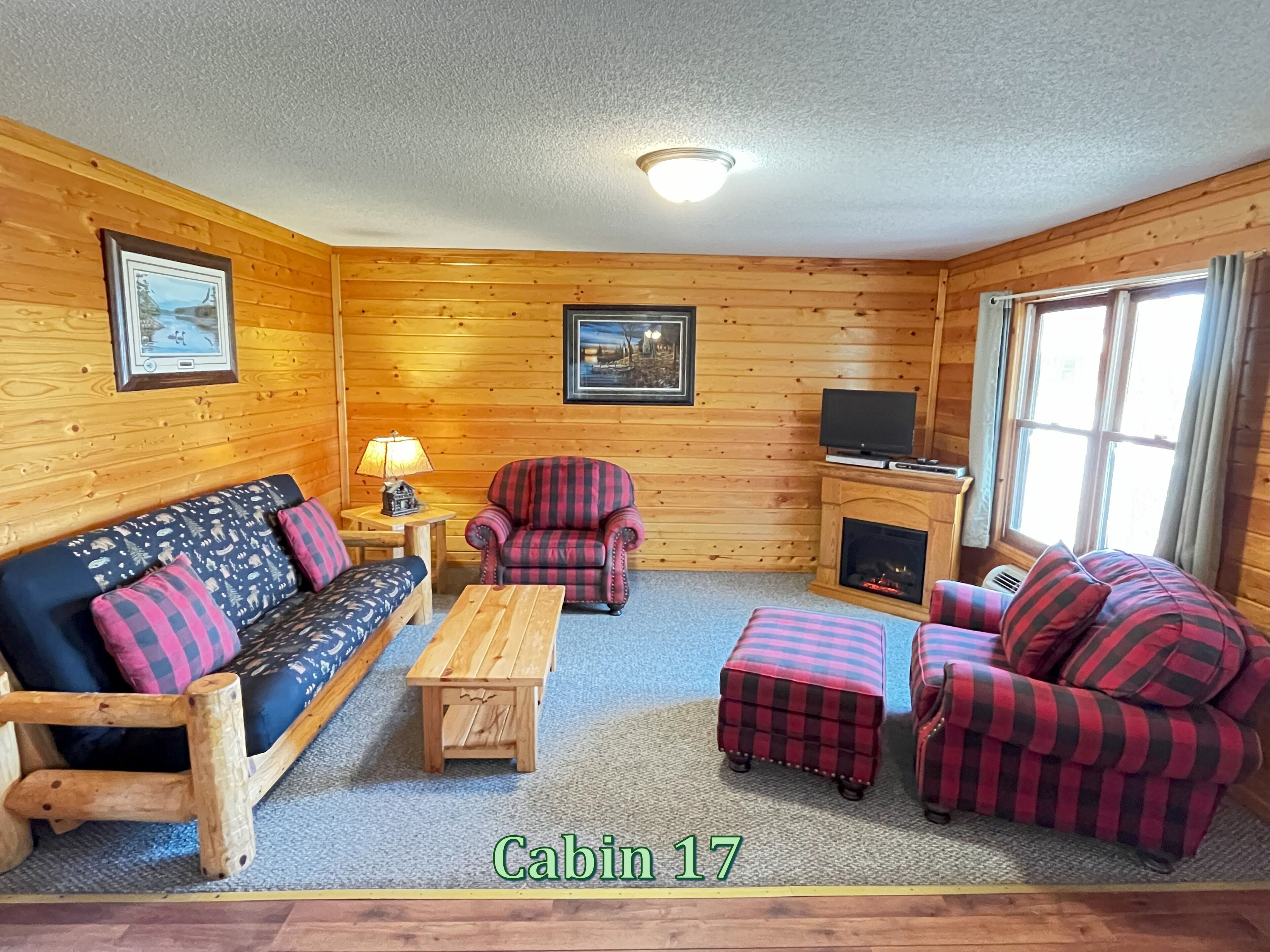 32-吋LED 液晶電視，提供衛星頻道