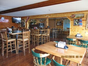 Food and drink - Horseshoe Bay Lodge (Walker)