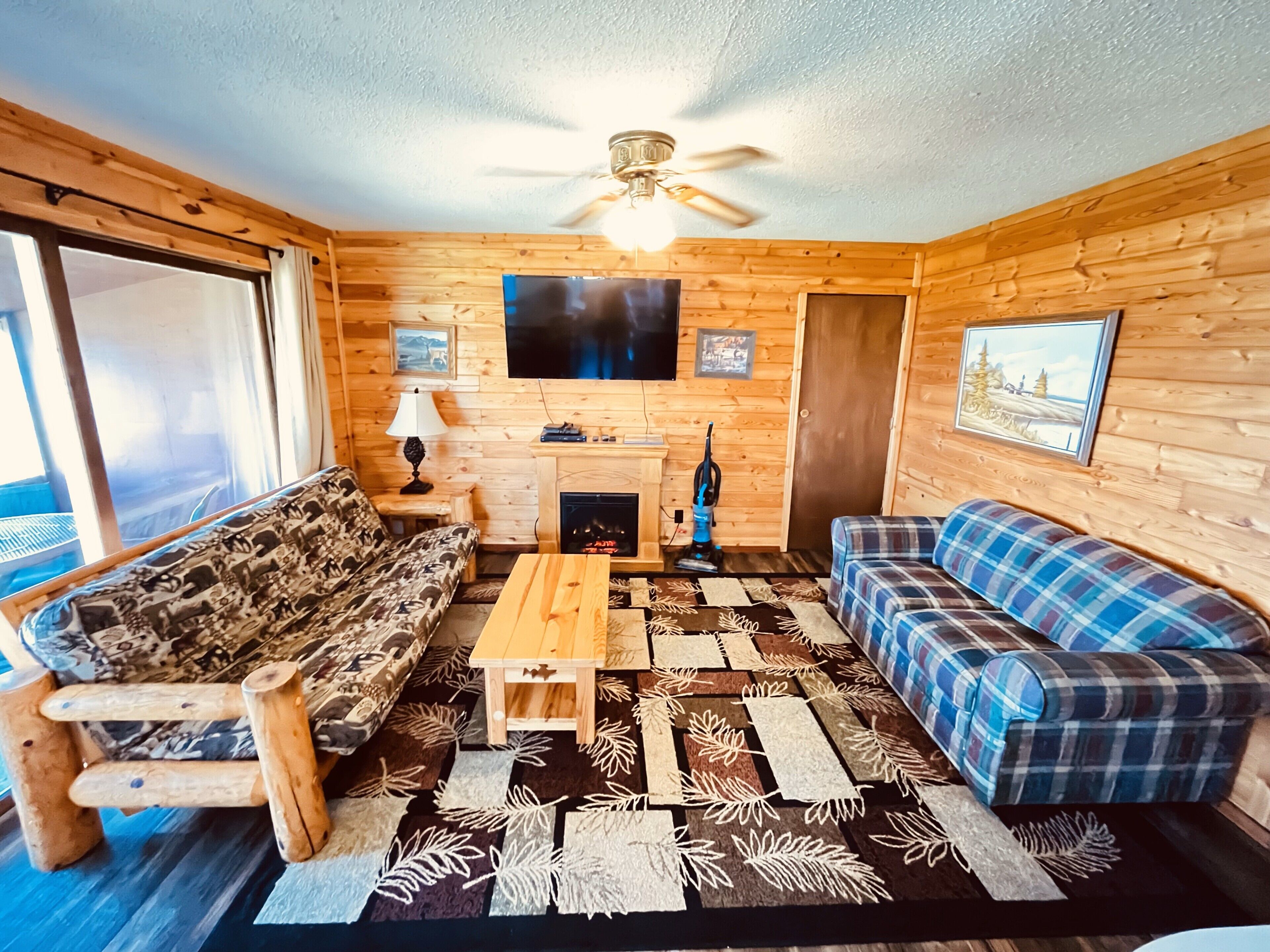 32-吋LED 液晶電視，提供衛星頻道