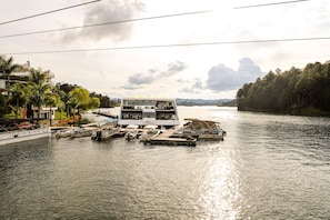 Dock
